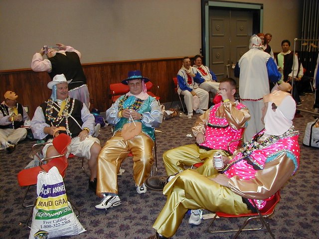2000/03(March)/MardiGras/640x480_2000-03-04-MG-Staging-Jim-Buzz-Kevin-MikeBell-4.jpg