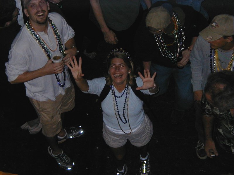 2000/03(March)/MardiGras/800x600_2000-03-03-MG-Balcony-05.jpg