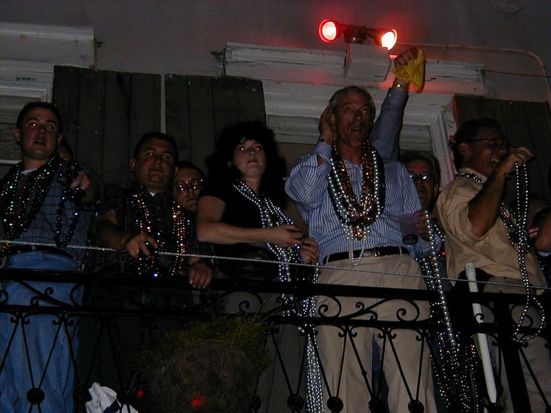 2000/03(March)/MardiGras/800x600_2000-03-03-MG-Balcony-13.jpg