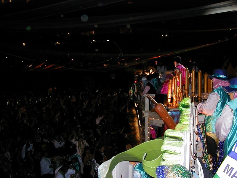 2000/03(March)/MardiGras/800x600_2000-03-03-MG-Extravaganza-2.jpg