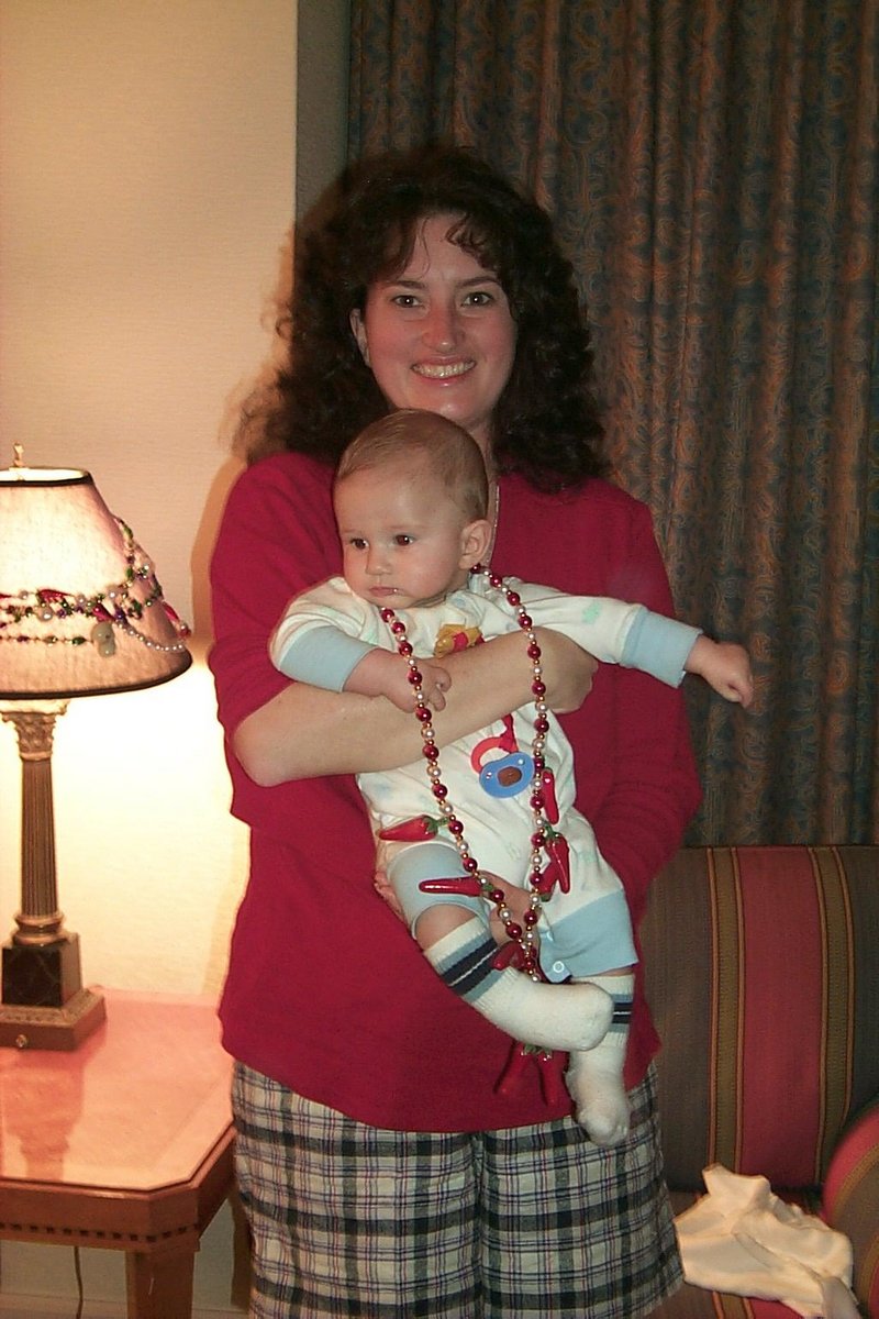 2000/03(March)/MardiGras/800x600_2000-03-04-1081-Susie-Chance-Extravaganza.jpg