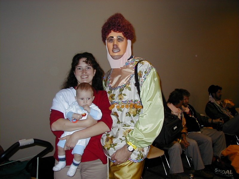2000/03(March)/MardiGras/800x600_2000-03-04-MG-Staging-Suzi-Chance-Travis-2.jpg