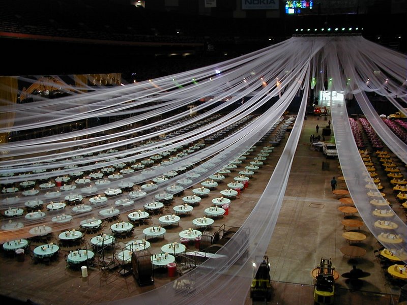 2000/03(March)/MardiGras/800x600_2000-03-04-MG-Table-2.jpg