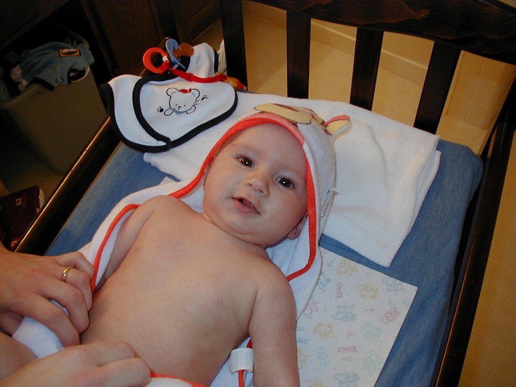 2000/03(March)/Misc/1024x768_2000-03-Chance-Towel1.jpg