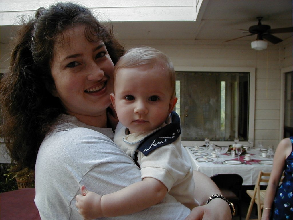 2000/04(April)/Easter/1024x768_2000-04-23-Easter-Suzi-Chance-05.jpg