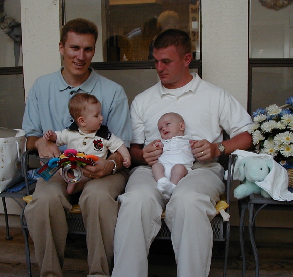 2000/04(April)/Easter/1024x768_2000-04-23-Easter-Travis-Chance-Justin-Vale-20.jpg