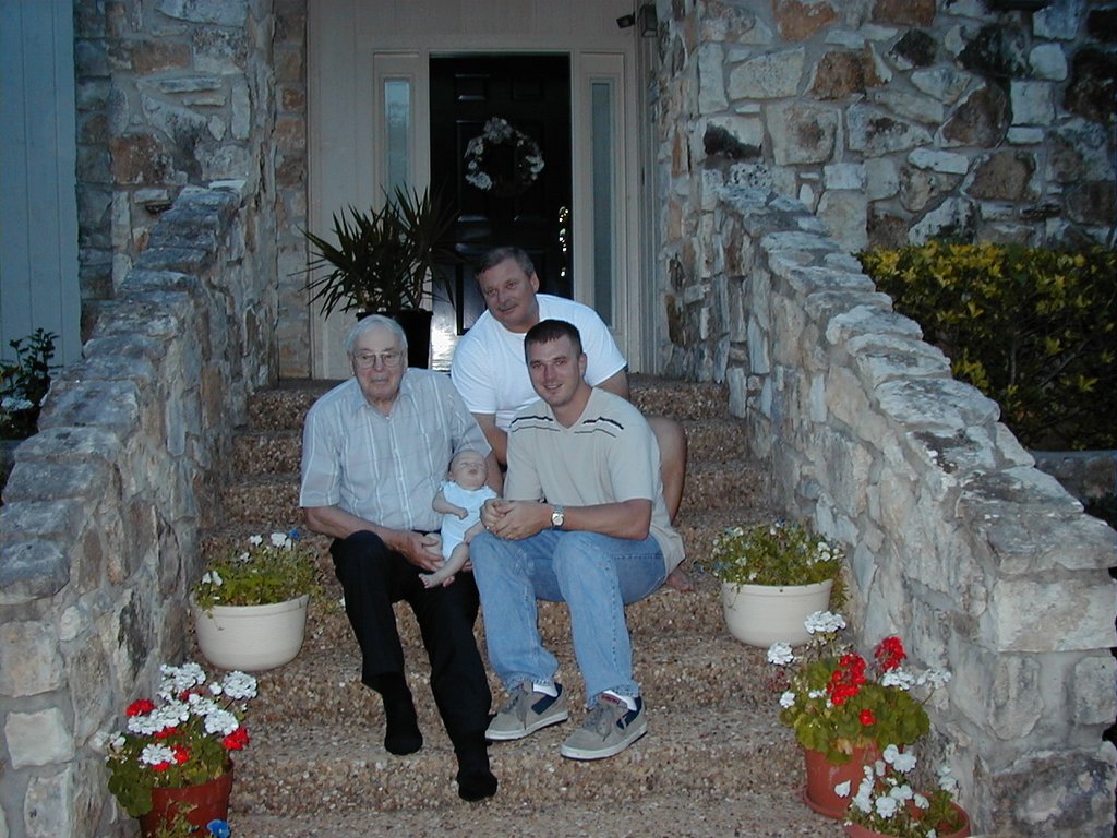 2000/04(April)/Easter/1024x768_2000-04-27-Post-Easter-Melvin-Vale-Justin-Jim-07.jpg