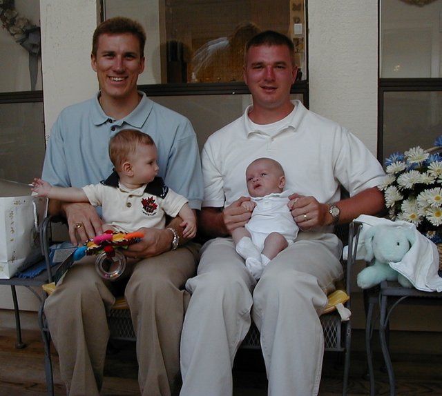2000/04(April)/Easter/640x480_2000-04-23-Easter-Travis-Chance-Justin-Vale-22.jpg