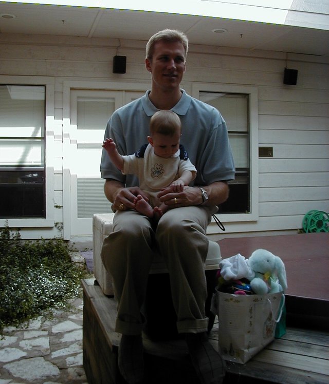 2000/04(April)/Easter/640x480_2000-04-23-Easter-Travis-Chance.jpg