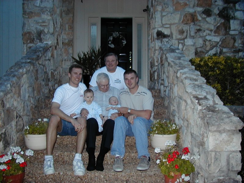 2000/04(April)/Easter/800x600_2000-04-27-Post-Easter-Travis-Chance-Melvin-Vale-Justin-Jim-10.jpg