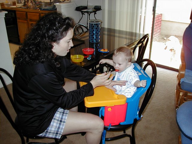 2000-04-09-Suzi-Chance-eating-2.jpg