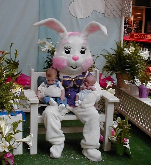 2000-04-20-Chance-Vale-Easter-Bunny-08.jpg