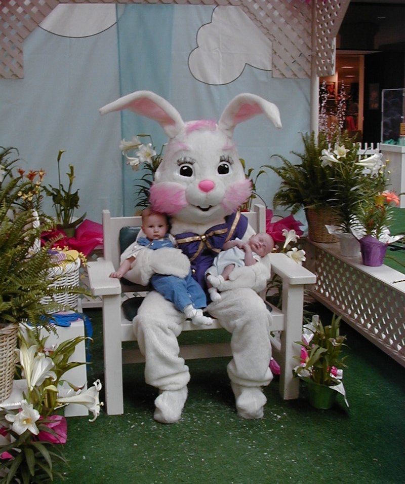 2000/04(April)/Misc/800x600_2000-04-20-Chance-Vale-Easter-Bunny-05.jpg