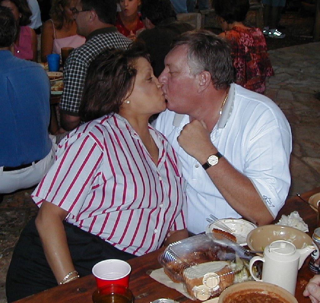 2000/05(May)/Misc/1024x768_2000-05-06-SaltLick-Sybil-Randy-10.jpg