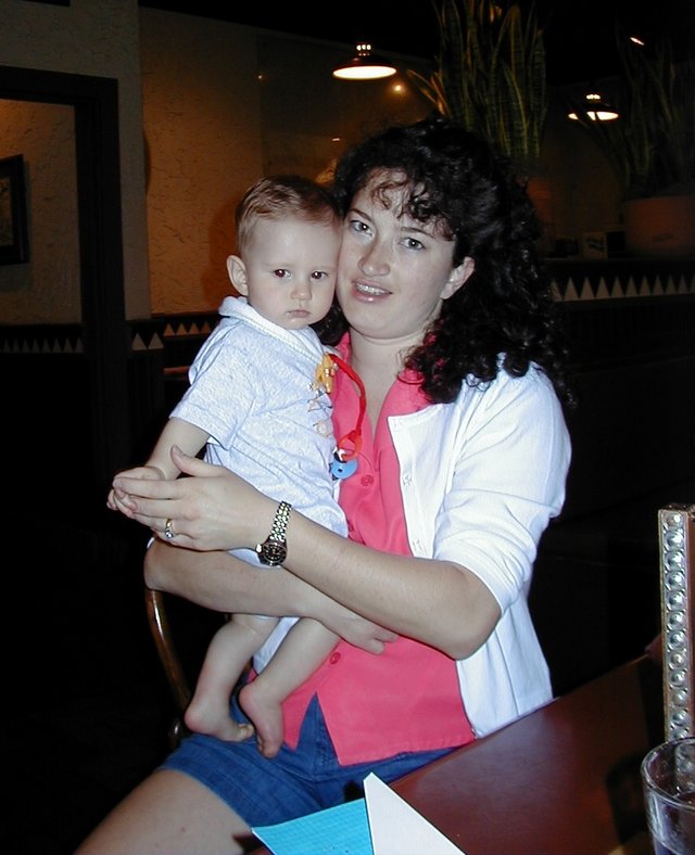 2000/05(May)/Misc/640x480_2000-05-24-Suzi-Bday-Chance-02.jpg