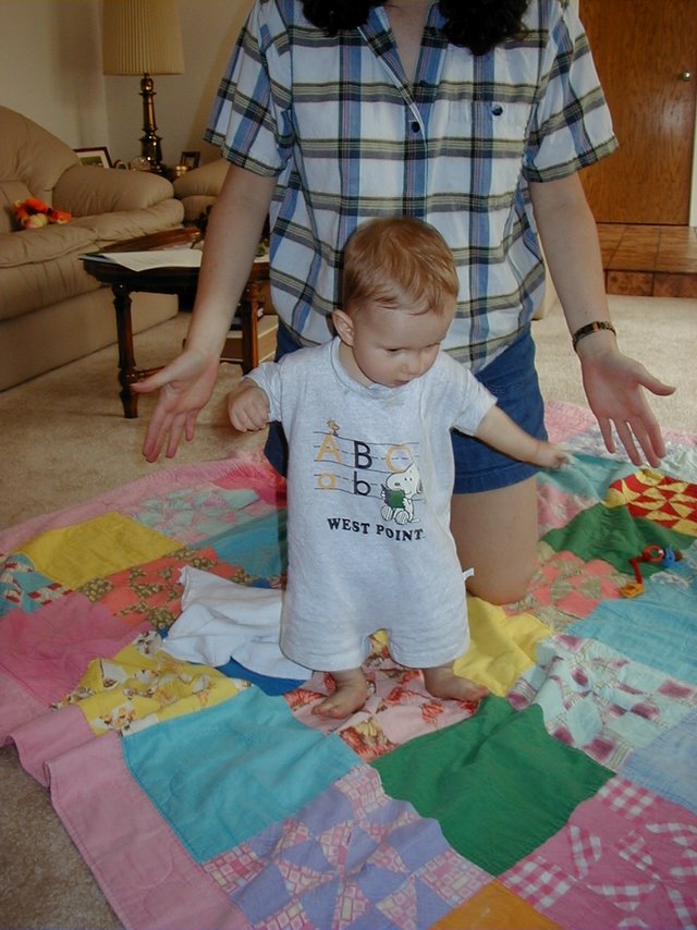 2000/05(May)/Misc/640x480_2000-05-31-Chance-Learning-to-Stand-03.jpg