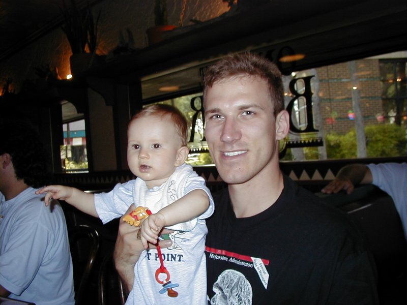 2000/05(May)/Misc/800x600_2000-05-24-Suzi-Bday-Travis-Chance-05.jpg