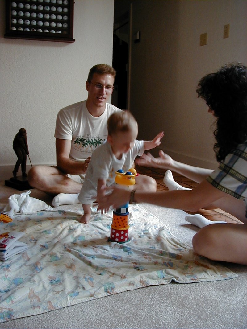 2000/05(May)/Misc/800x600_2000-05-31-Chance-Learning-to-Stand-11.jpg