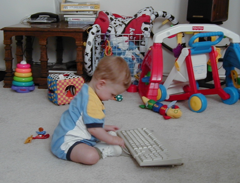 2000/06(June)/Misc/1024x768_2000-06-07-Keyboard7.jpg