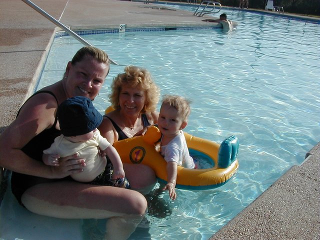 2000/06(June)/Misc/640x480_2000-06-22-Pool-02.jpg