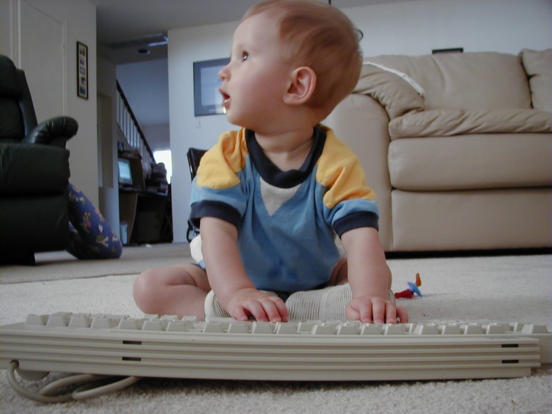 2000/06(June)/Misc/800x600_2000-06-07-Keyboard4.jpg