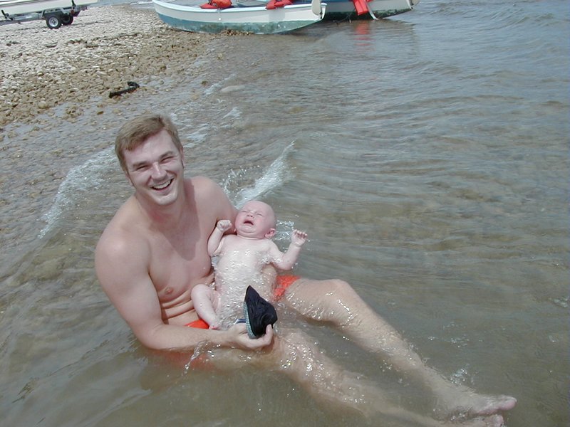 2000/06(June)/Misc/800x600_2000-06-18-Father-Day-Justin-Vale-water-03.jpg
