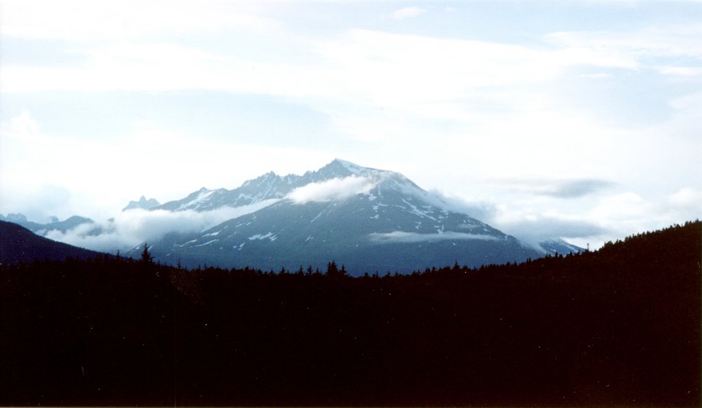 2000/07(July)/Alaska-Cruise-Lasater/1024x768_2000-07-Cool-Mountain.jpg