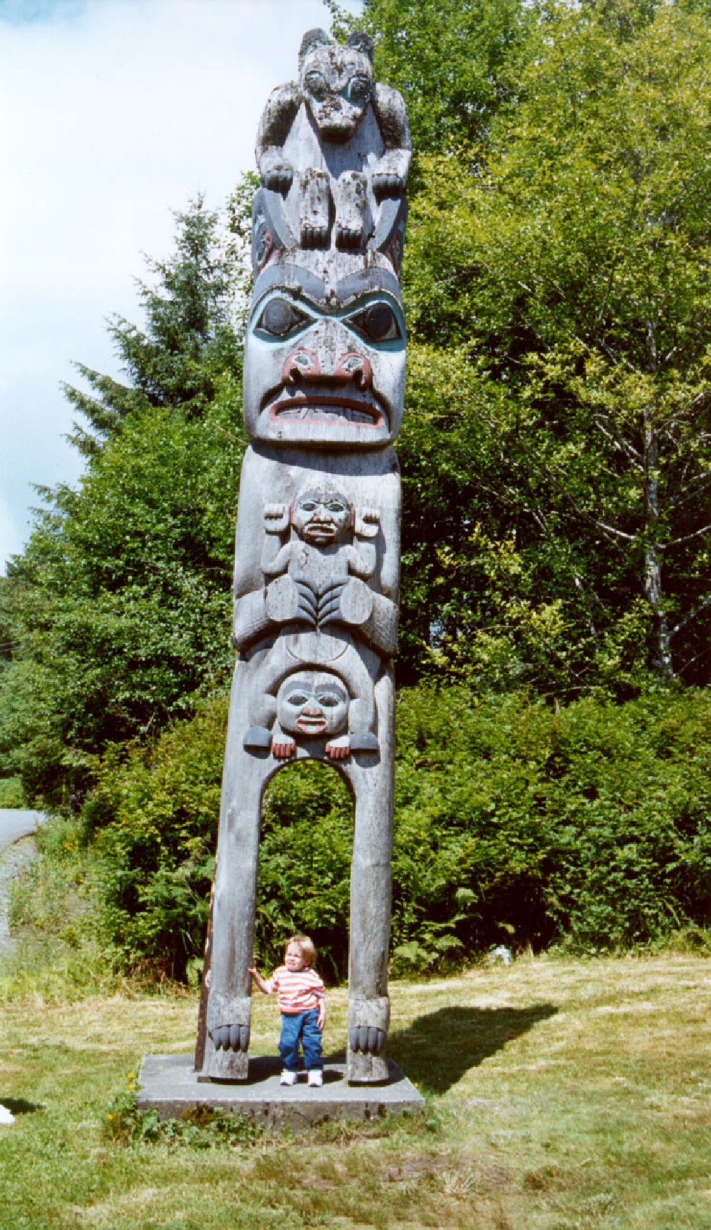 2000/07(July)/Alaska-Cruise-Lasater/1024x768_2000-07-Jack-In-Totem-Pole.jpg