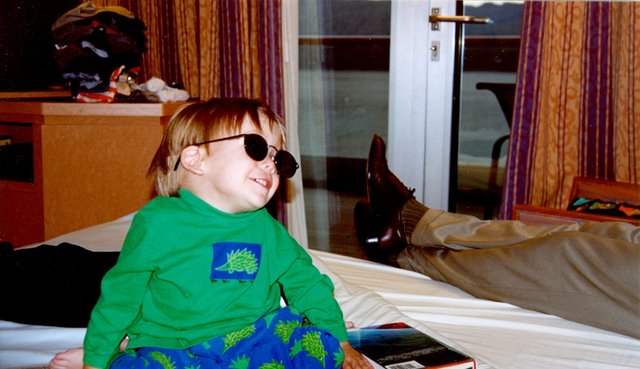 2000/07(July)/Alaska-Cruise-Lasater/640x480_2000-07-Jack-In-The-Room.jpg