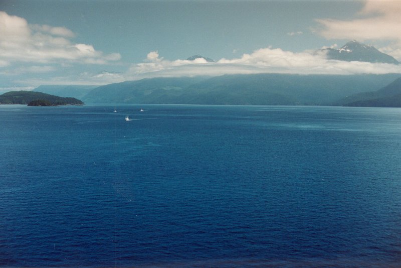 2000/07(July)/Alaska-Cruise-Lasater/800x600_2000-07-Boats-On-Trip-Back-To-Vancouver-With-Filter.jpg