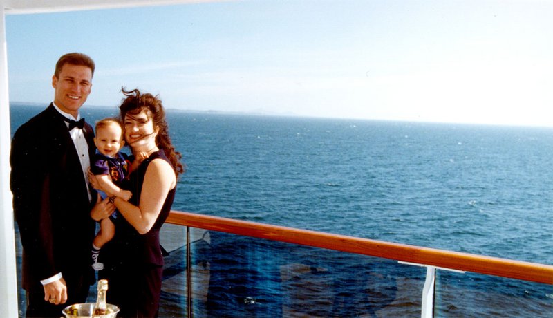 2000/07(July)/Alaska-Cruise-Lasater/800x600_2000-07-Formal-Hildebrands-On-Porch.jpg