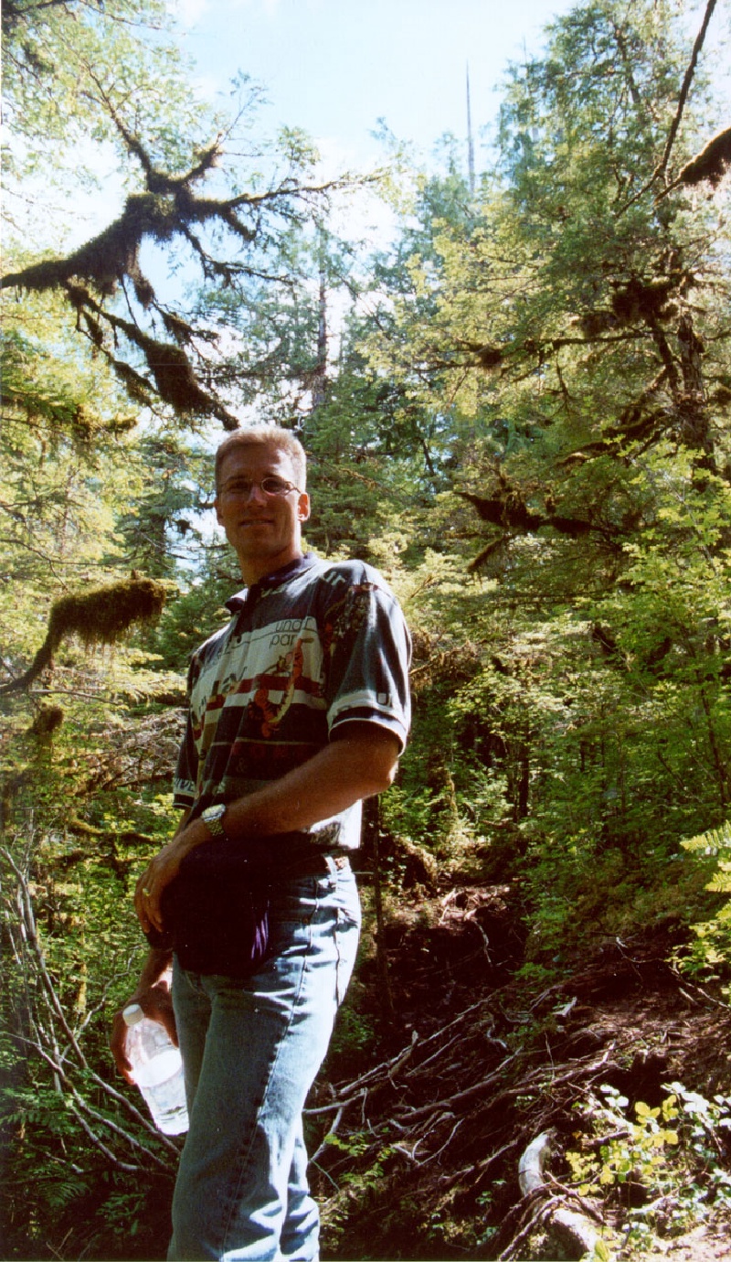 2000/07(July)/Alaska-Cruise-Lasater/800x600_2000-07-Travis-In-Ketchikan-Hike.jpg