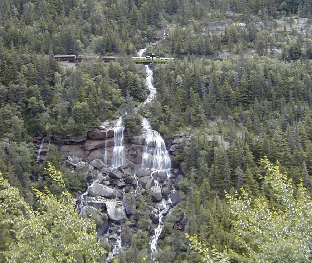 2000/07(July)/Alaska-Cruise/1024x768_2000-07-06-Alaska-Cruise-12-Train-Waterfall-Skagway.jpg