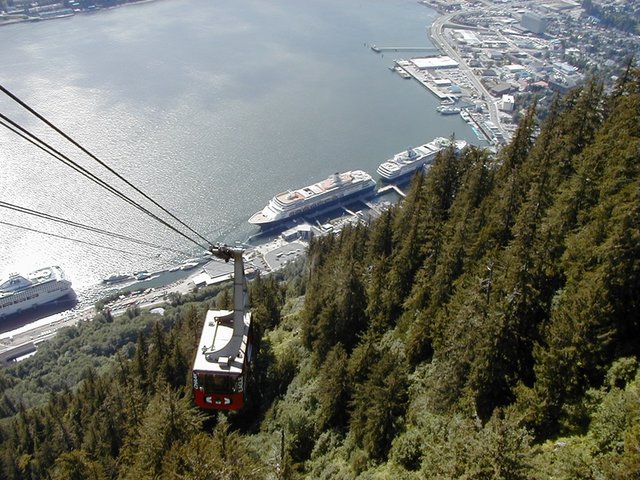 2000-07-05-Alaska-Cruise-31-Ships-Gondola-Juneau.jpg