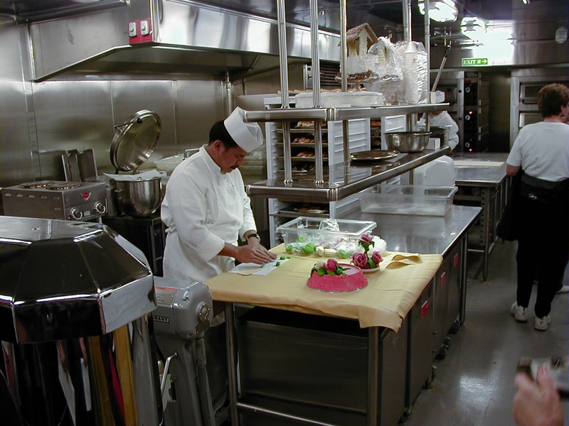 2000/07(July)/Alaska-Cruise/800x600_2000-07-04-Alaska-Cruise-03-Kitchen-Tour.jpg