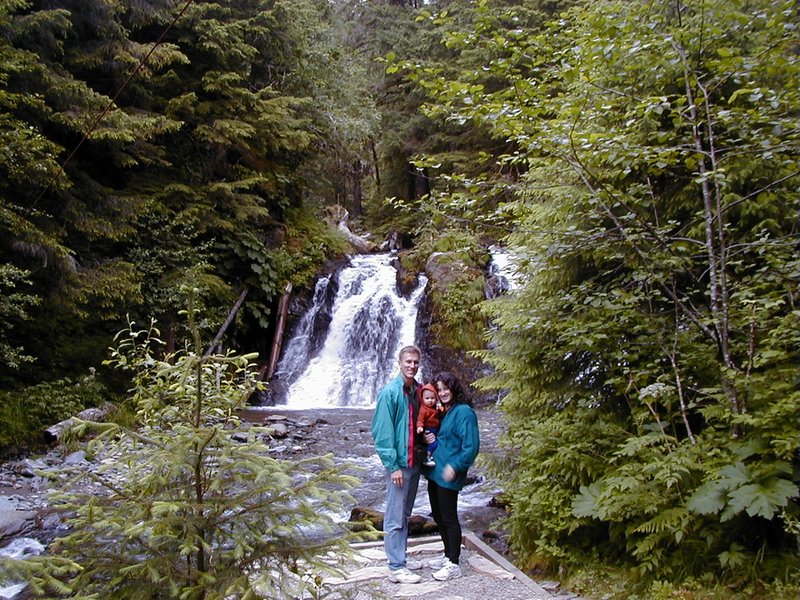 2000/07(July)/Alaska-Cruise/800x600_2000-07-05-Alaska-Cruise-39-Travis-Suzi-Chance-Waterfall-Salmon-Bake.jpg