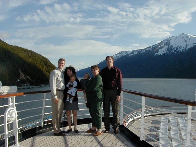 2000/07(July)/Alaska-Cruise/800x600_2000-07-06-Alaska-Cruise-31-Travis-Suzi-Chance-Stacy-Matt-Jack.jpg