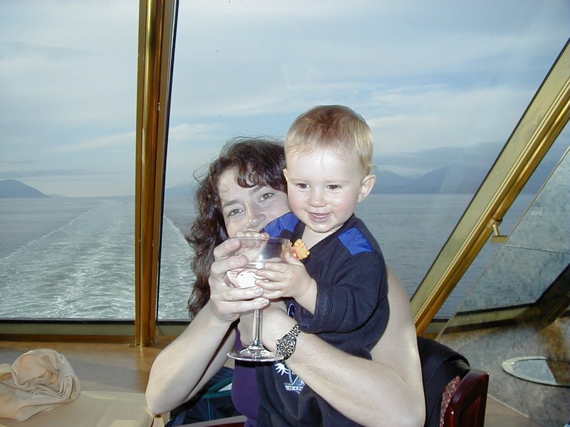 2000/07(July)/Alaska-Cruise/800x600_2000-07-07-Alaska-Cruise-14-Suzi-Chance-drinking-water.jpg