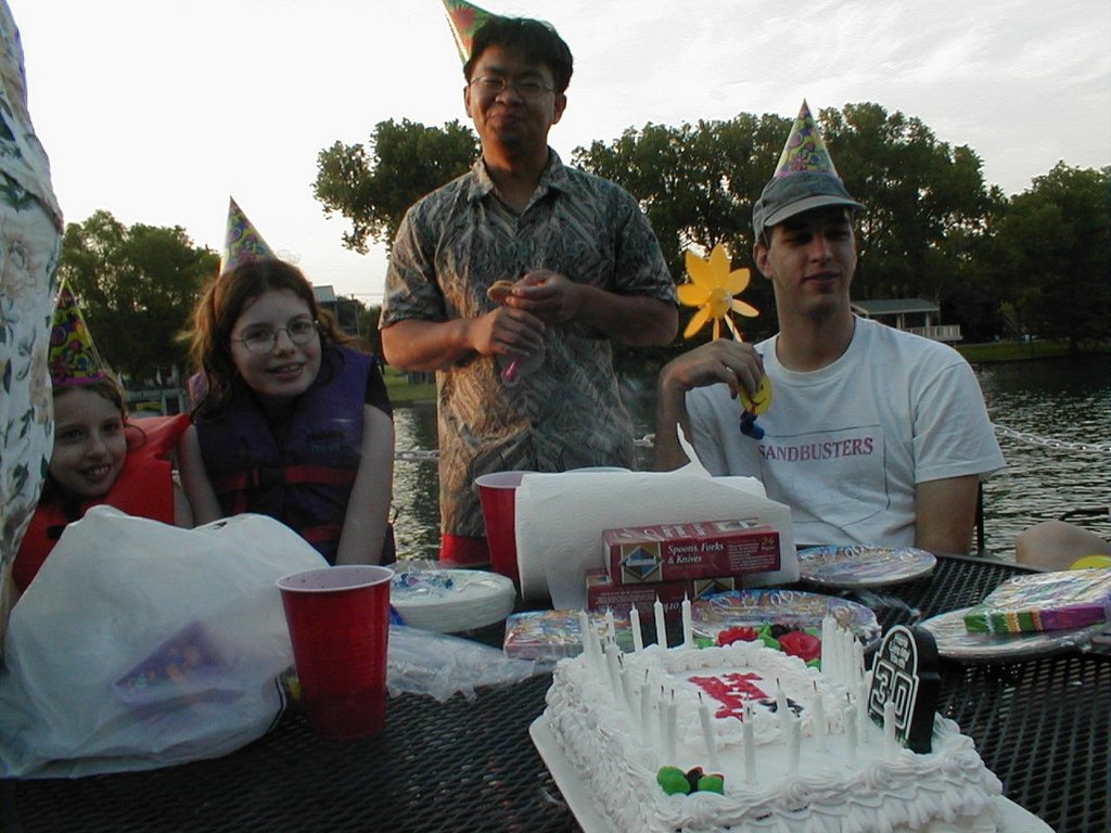 2000/07(July)/Viki-Bday/1024x768_2000-07-27-Vicki-Bday-Cake-2.jpg