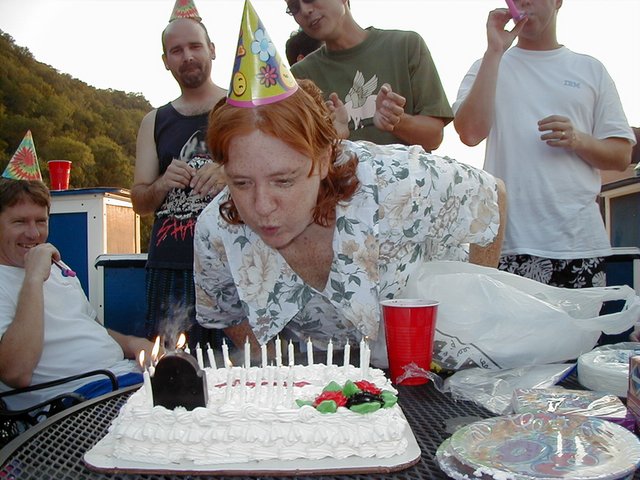 2000/07(July)/Viki-Bday/640x480_2000-07-27-Viki-Bday05.JPG