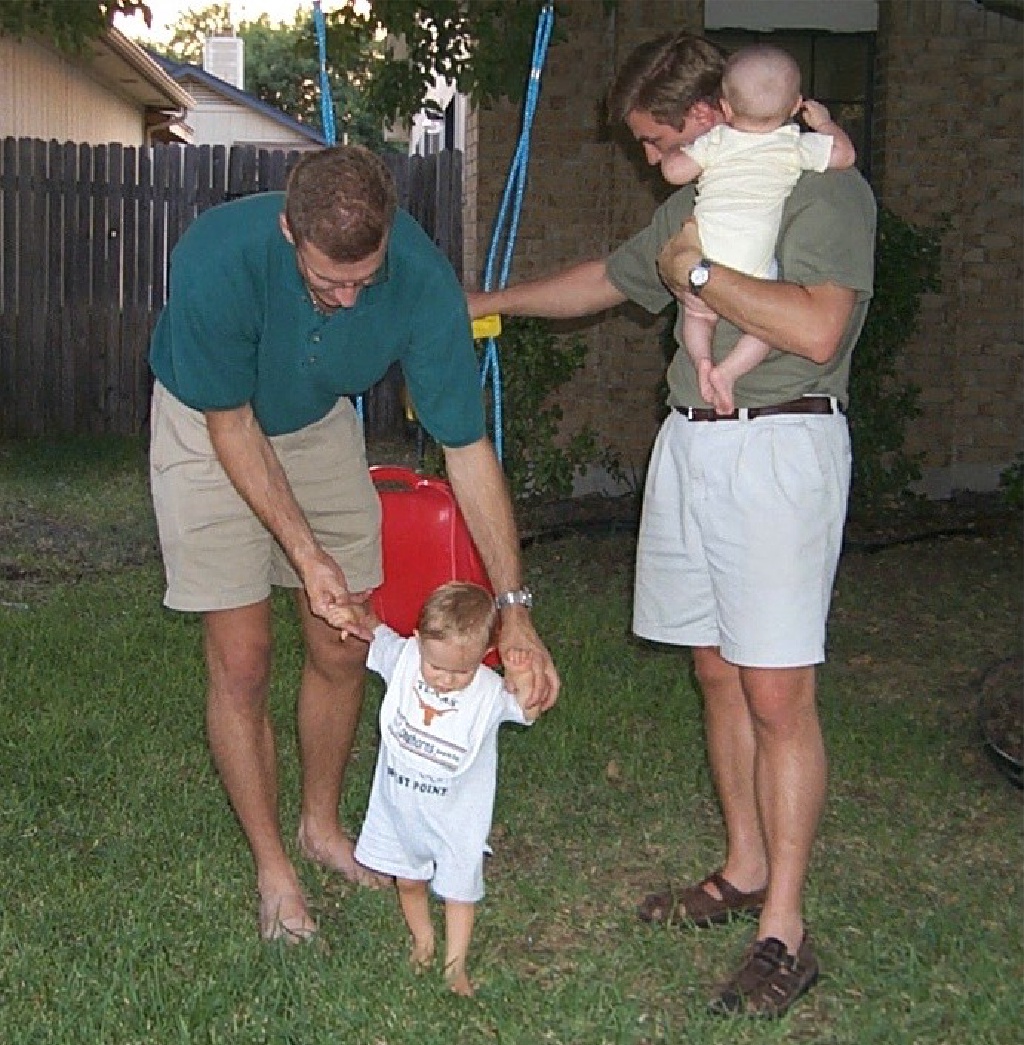 2000/08(August)/Misc/1024x768_2000-08-11-Travis-Chance-Justin-Vale-1.JPG