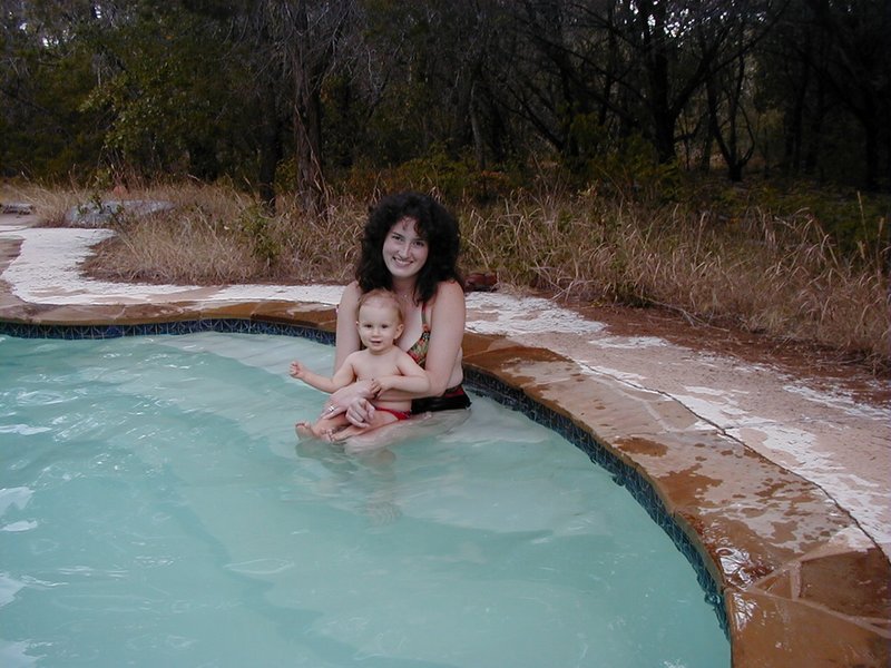 2000-09-09-Suzi-Chance-Seely-pool-03.jpg