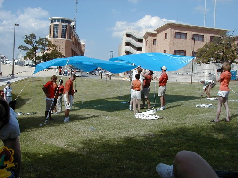 2000/09(September)/Misc/800x600_2000-09-23-Tailgating.jpg
