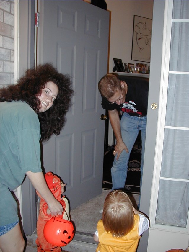 2000/10(October)/Halloween/640x480_2000-10-31-Halloween-Suzi-Tigger-Chance-CoastGuard-Jack-3.JPG