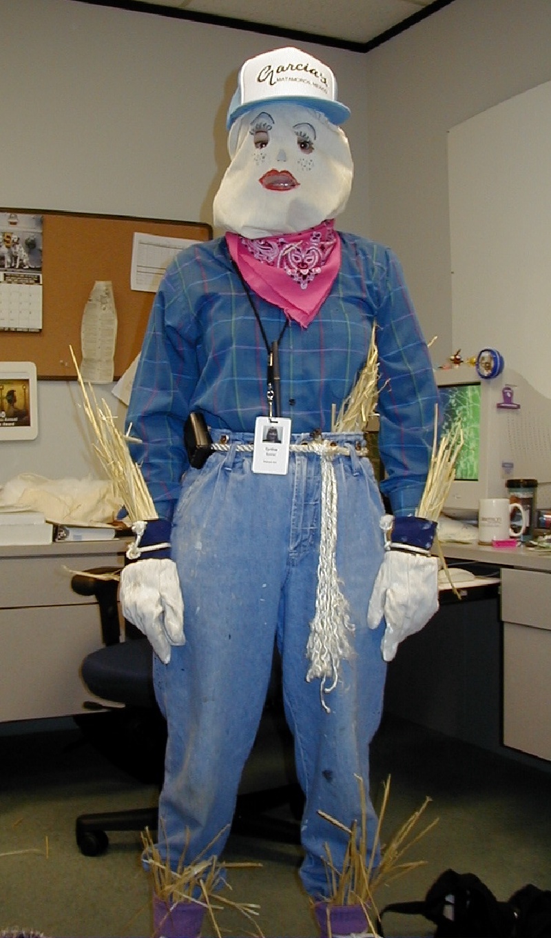 2000/10(October)/Halloween/800x600_2000-10-31-Halloween-Nowdocs-Pumpkin-02.JPG
