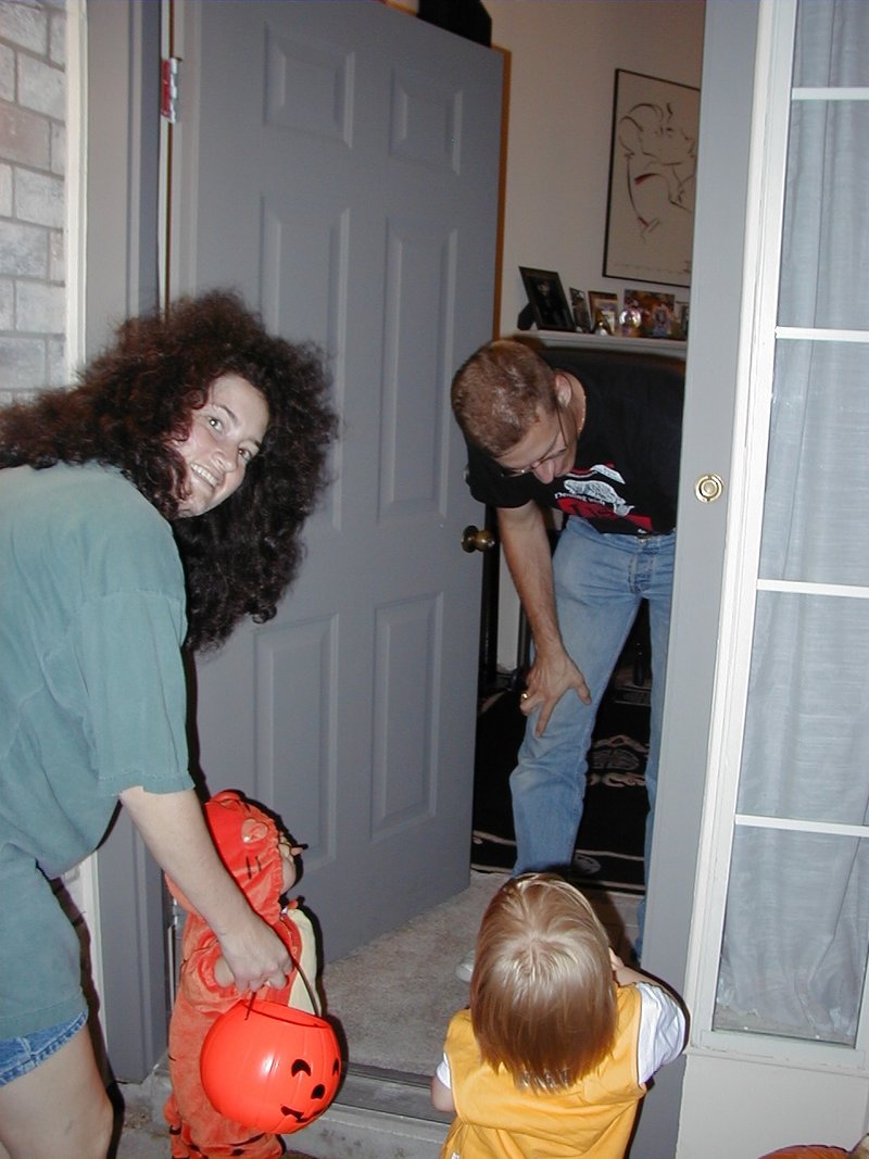 2000/10(October)/Halloween/800x600_2000-10-31-Halloween-Suzi-Tigger-Chance-CoastGuard-Jack-3.JPG