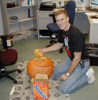 2000-10-31-Halloween-Nowdocs-Pumpkin-01.JPG