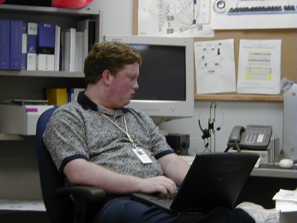 2000/10(October)/Misc/1024x768_2000-10-17-Danny-work-1.jpg