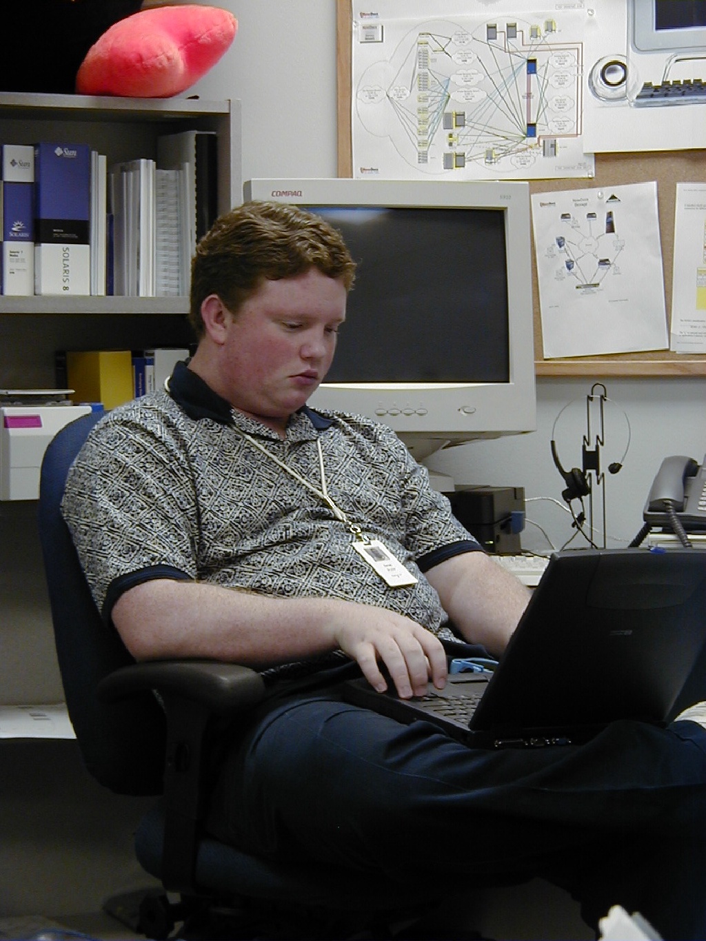 2000/10(October)/Misc/1024x768_2000-10-17-Danny-work-2.jpg