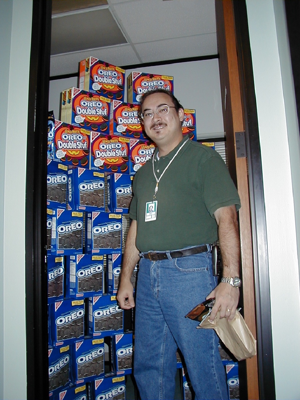 2000/10(October)/Misc/1024x768_2000-10-17-Oreo-Wall-09.JPG